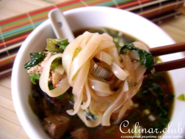 Суп по-китайски с курицей и тофу.