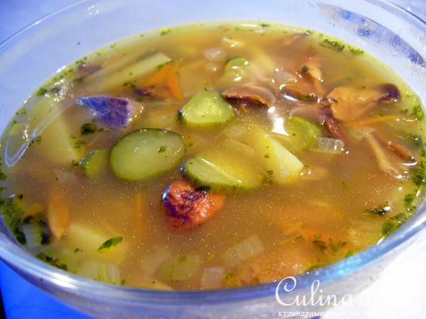 Рассольник с белыми грибами и печенью
