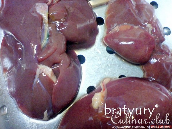 Суп молочный с куриной печенью и короткими макаронами