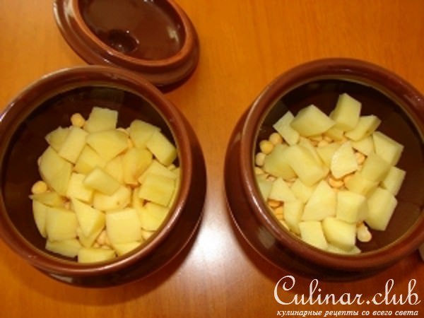 Гороховый суп с мясом в горшочке