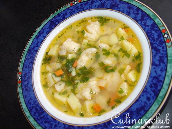 Куриный супчик с манными клецками (вариант), и с закусочной лепешкой.