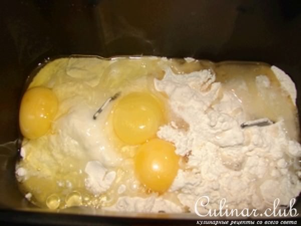 Суп с домашней лапшой, тушёнкой и грибами.