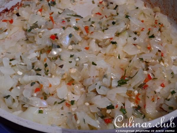 Суп с яичной лапшой и потрошками.