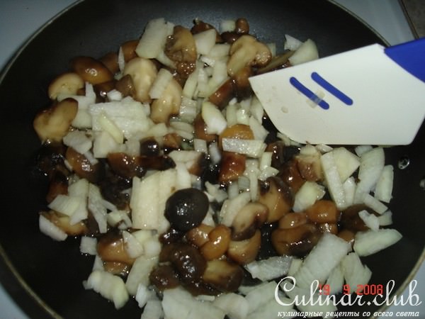 Борщ с шампиньонами и сыром