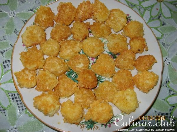 Мясной бульон с сырными лепешками