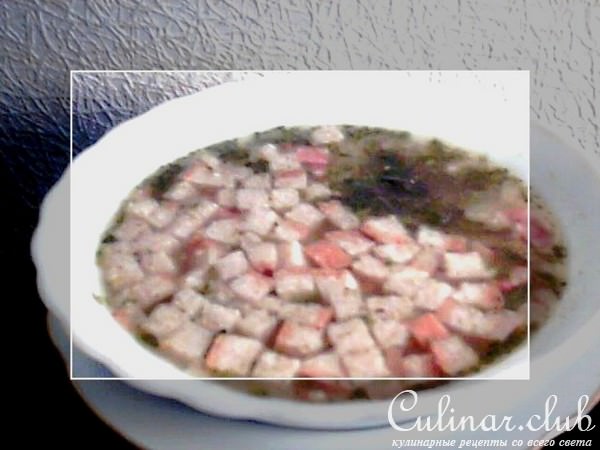 Суп с горохом, беконом и сухариками .