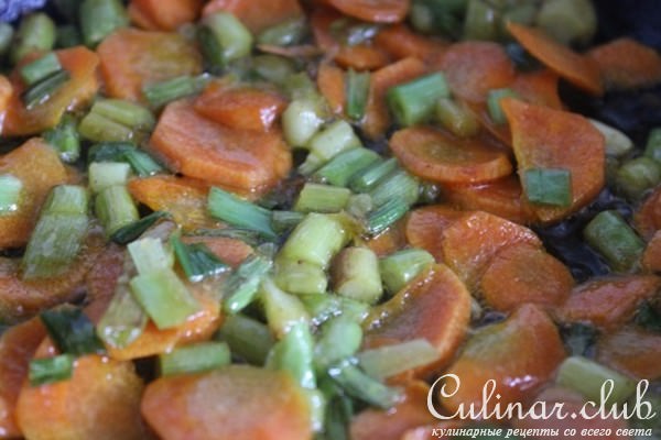 Куриный суп карри с кабачком и рисом