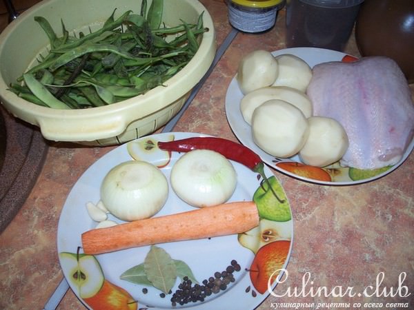 Легкий фасолевый суп с пряными куриными фрикадельками 