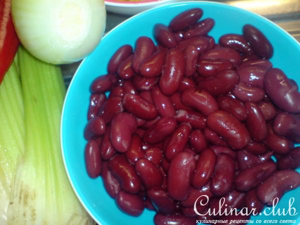 Суп с куриной грудкой,фасолью и кукурузой