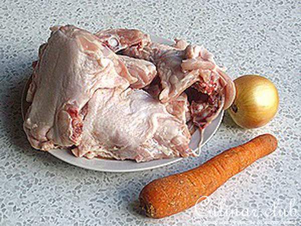 Куриный бульон с цветными сухариками 
