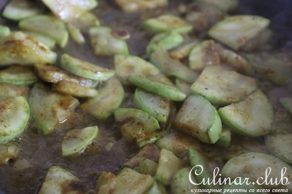 Куриный суп карри с кабачком и рисом
