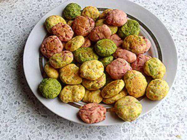 Куриный бульон с цветными сухариками 