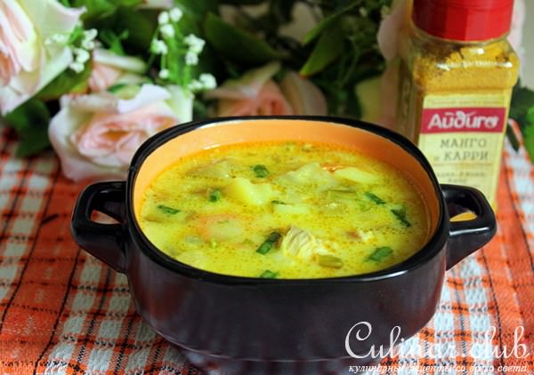 Куриный суп карри с кабачком и рисом