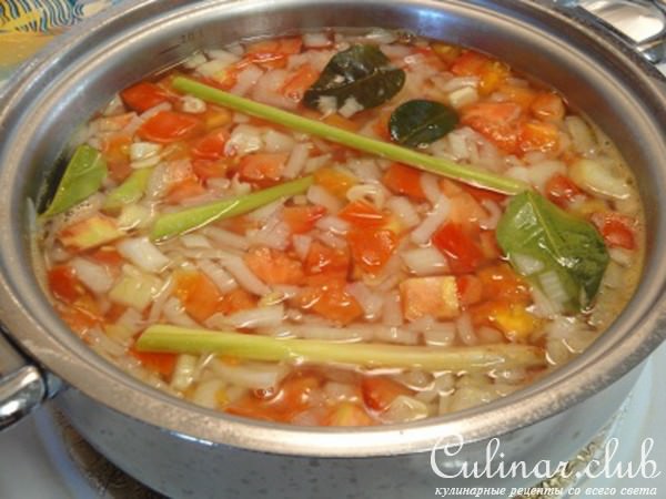 Остро-кислый суп "Tom yam" 