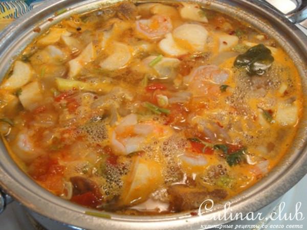 Остро-кислый суп "Tom yam" 