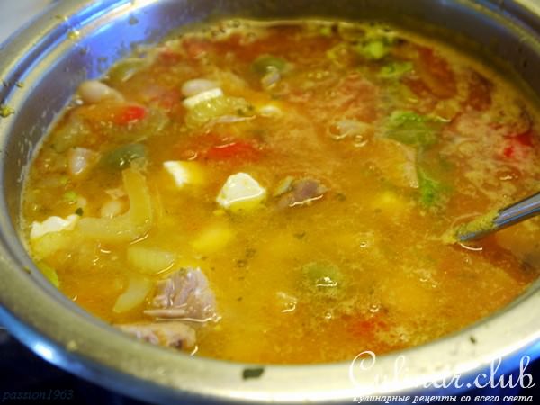 Быстрый рыбный суп с брынзой и оливками