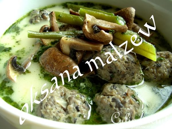 Суп грибной с фрикадельками и зелёной фасолью