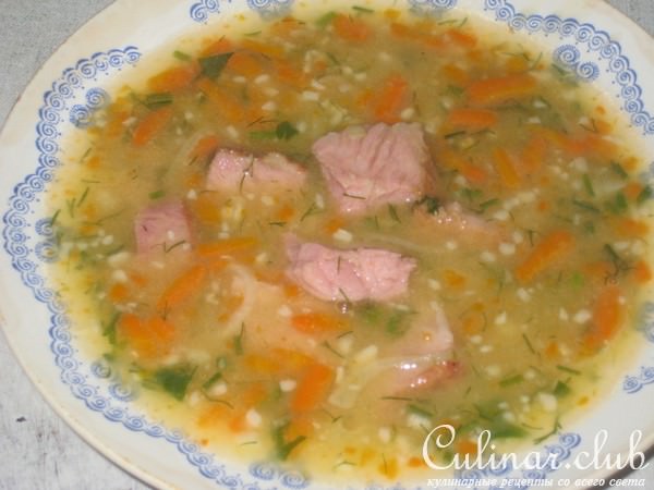 Гороховый супец с копчеными ребрышками.