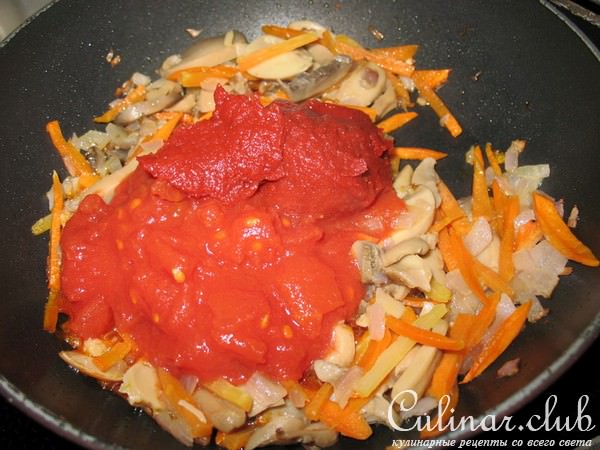 Постный быстрый борщ с грибами и черносливом