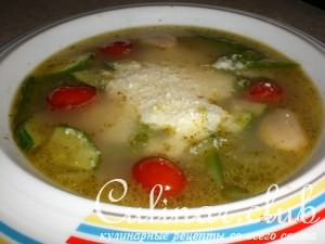 Овощной суп с белой фасолью,соусом песто и сыром пармезан