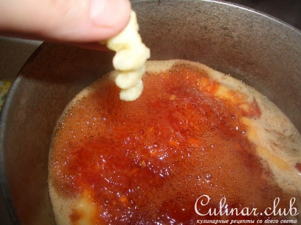 Свекольный суп с картофельной лапшой
