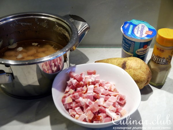 Фасолевый суп-пюре с грушей и беконом