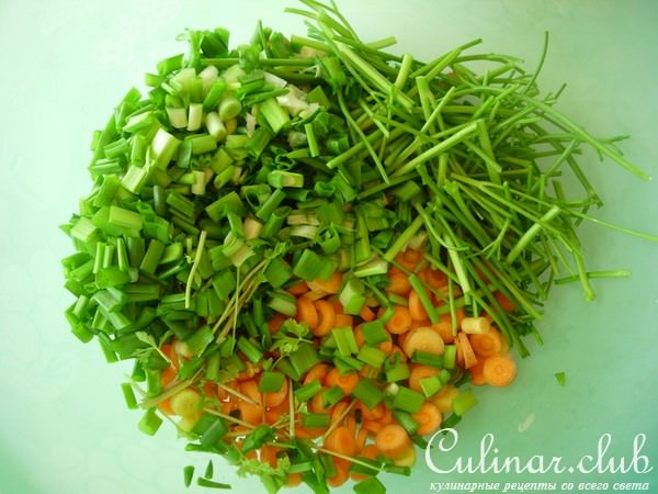 Лимонный суп-пюре с овощами и фисташками.