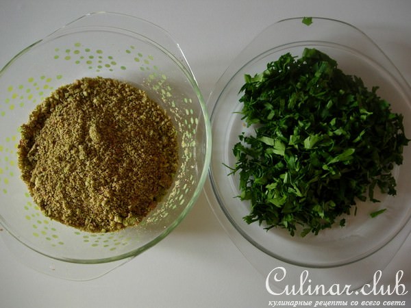 Лимонный суп-пюре с овощами и фисташками.