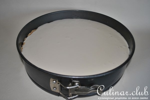 Чизкейк с маскарпоне, клюквенным соусом и корицей 