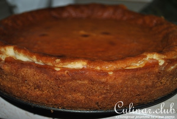 Чизкейк с маскарпоне, клюквенным соусом и корицей 