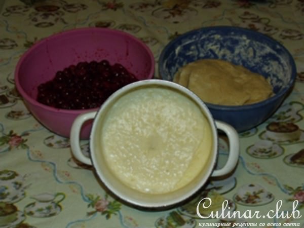 Торт песочный глазированный с вишнями