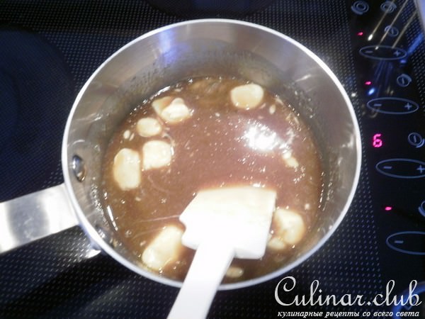 Тарт с карамелью и орехами пекан