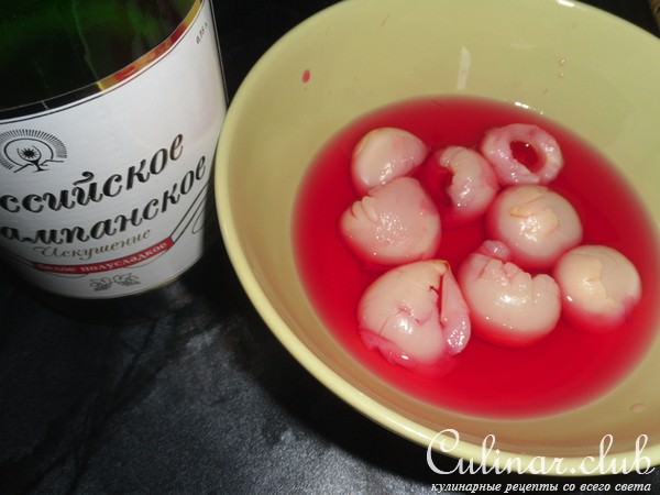Миндальный торт со сливочным кремом и личи "С Днем Рождения, Леночка!!"