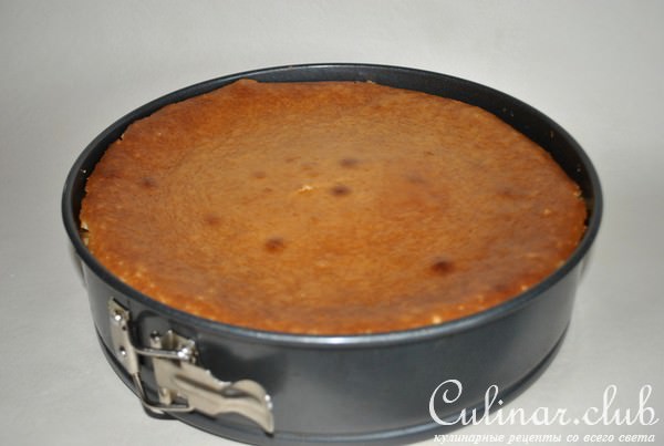 Чизкейк с маскарпоне, клюквенным соусом и корицей 