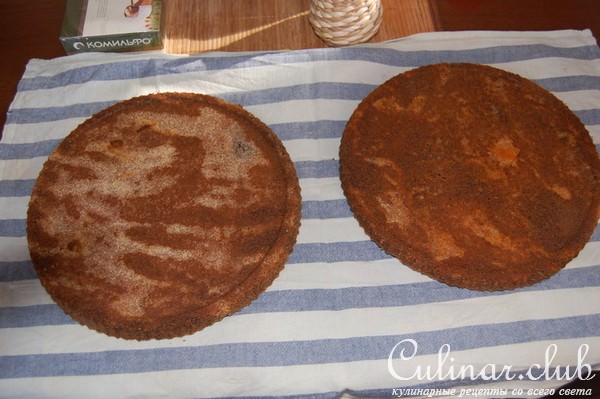 торт маковый с клубникой