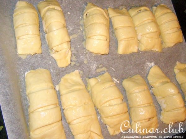 Полосатые кифле с сыром