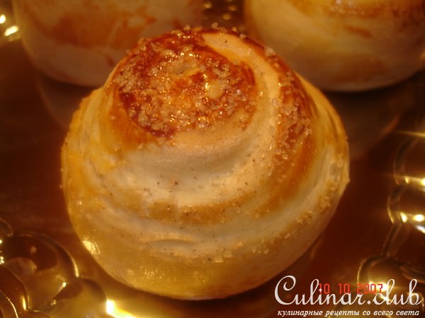 Сдобные булочки с изюмом