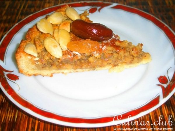 Пирог с грецкими орехами и сгушенным молоком