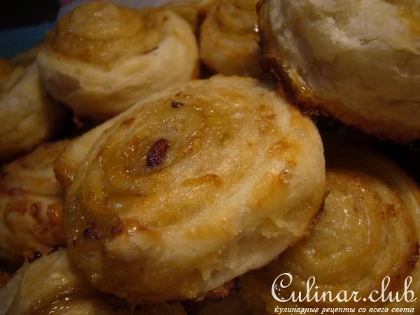 Слоёные улитки с мёдом и бадьяном. (возможно вариант)