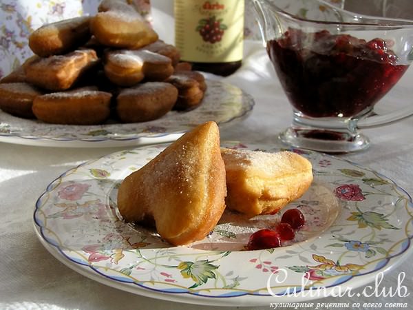 Пончики с брусникой