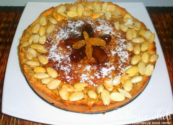 Пирог с грецкими орехами и сгушенным молоком