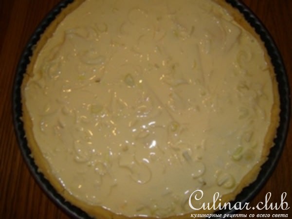 Пирог с сыром и луком пореем