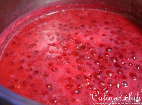 Маффины с брусникой и миндалем