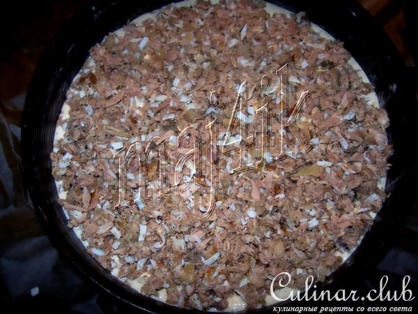 Заливной пирог с тунцом и грибами