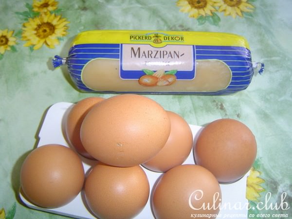 Марципановый торт с орехами.