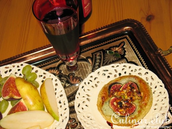 Слойки с рокфором и инжиром