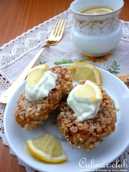 Сырники с овсяными хлопьями и красной рыбой