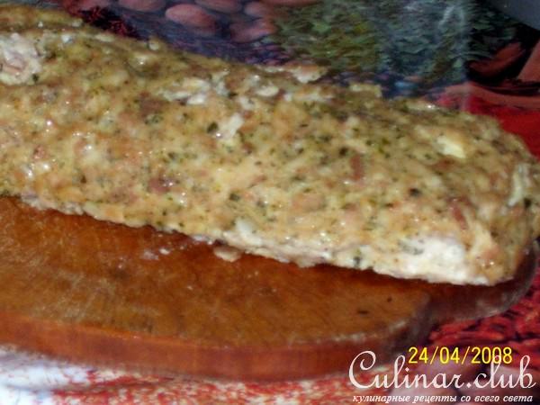 Мясной рулет с яйцом в слоеном тесте