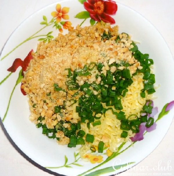 Слоёные палочки с сыром и арахисом