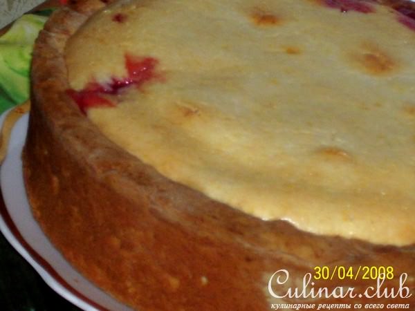 Сметанный пай с клубникой